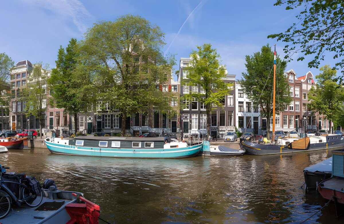 Houseboats in the canal sunshine