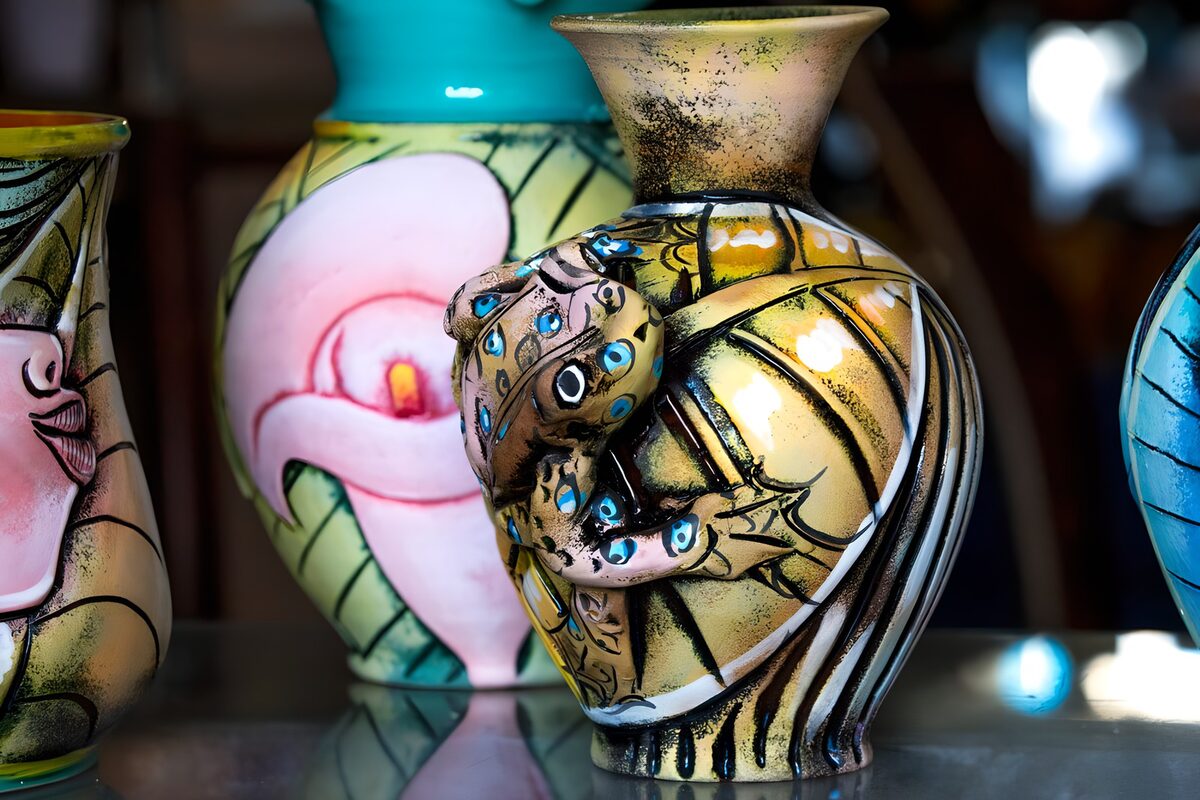 Glossy frog vase in warm ochre swirls