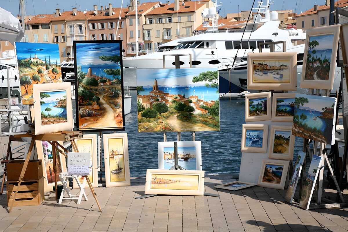 Paintings and yachts on the waterfront