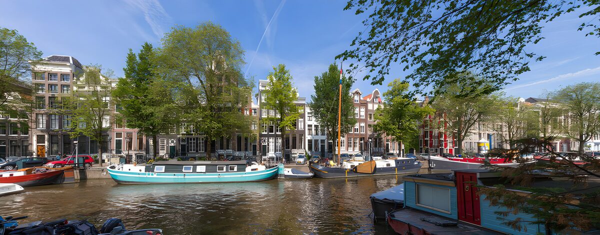 Canal houses and boats in the sunshine