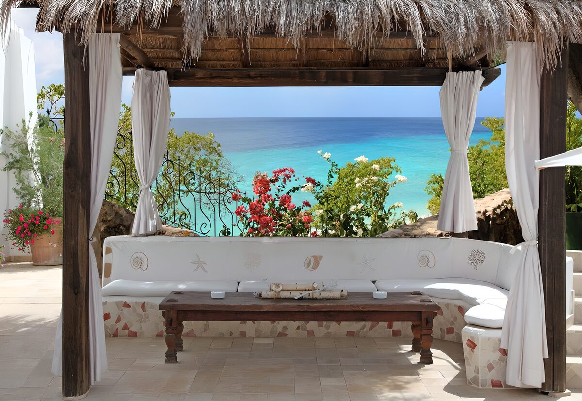 Turquoise daydreams beneath the thatch