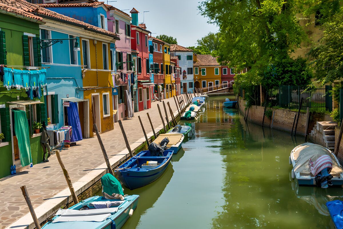 Colourful canal houses in the sunshine